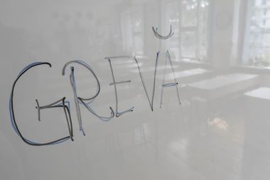 UPDATE - Liderii sindicatelor din educaţie anunţă că greva generală va continua şi joi, când ”va exista un răspuns foarte clar pentru Executiv” privind oferta făcută/ Mesajele de până acum sunt de respingere a ofertei