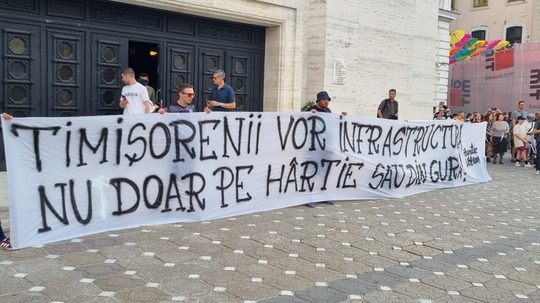 Mii de suporteri şi sportivi din Timişoara au protestat faţă de lipsa infrastructurii sportive - FOTO 69 protest suporteri tm 3