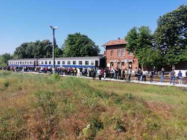 Iaşi: Incendiu la locomotiva unui tren care circula pe ruta Tecuci-Iaşi/ Aproximativ 200 de călători au coborât din vagoane, în Gara Scânteia/ Incendiul a fost stins de pompieri - FOTO