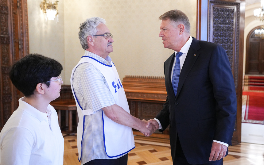 Klaus Iohannis: Rezolvarea blocajului din educaţie şi finalizarea grevei sunt cruciale / Sunt prioritare încheierea mediilor şi organizarea examenelor naţionale / Şeful statului garantează încheierea unui acord politic privind revendicările salariale