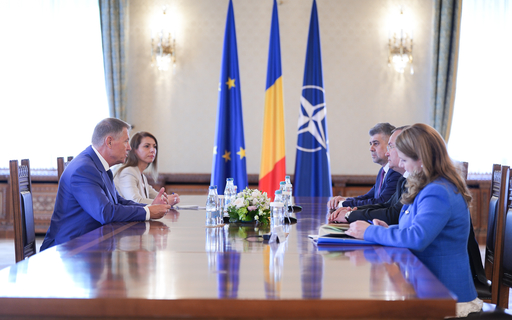 Klaus Iohannis le-a cerut liderilor coaliţiei să prezinte public, în cel mai scurt timp posibil, măsurile pe care Guvernul le poate adopta astfel încât anul şcolar să fie încheiat în bune condiţii iar calendarul examenelor naţionale să nu fie afectat