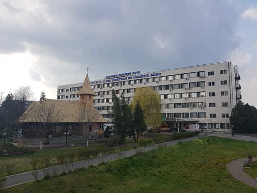 Trei clădiri aparţinând Spitalului Judeţean Arad au fost afectate de cutremurul de marţi seară / Cea mai afectată este cea în care funcţionează Compartimentul de Îngrijiri Paliative
