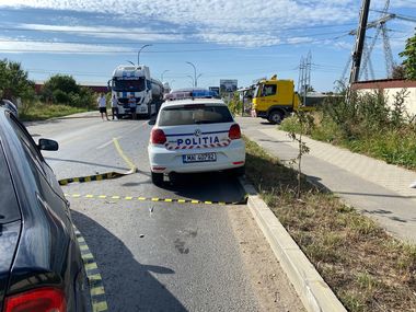 Ilfov: Autospecială de poliţie aflată în misiune, implicată într-un accident rutier/ Doi agenţi au fost răniţi, fiind transportaţi la spital