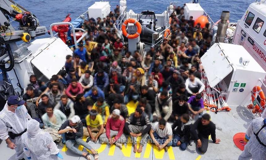 Poliţiştii de frontieră, aflaţi în misiune în Marea Mediterană, au salvat 159 de cetăţeni aflaţi în pericol, într-o ambarcaţiune. Ei au remorcat un velier cu 58 de persoane la bord către un port italian