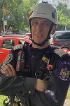Alpinistul care a reuşit să îl salveze pe militarul care a stat 24 de ore pe un pervaz: S-a speriat când m-a văzut, sper să nu îmi poarte pică, am vrut să-l ajut / Negociatorul Poliţiei spune că a fost cea mai dificilă misiune - FOTO/ VIDEO

