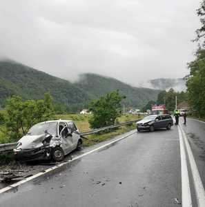 Accident cu patru răniţi, în localitatea Negreni, judeţul Cluj. Două dintre victime sunt copii