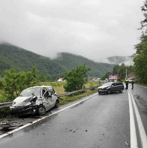 Accident cu patru răniţi, în localitatea Negreni, judeţul Cluj. Două dintre victime sunt copii