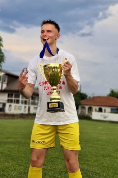 Buzău: Unui adolescent de 17 ani i-a fost amputat piciorul, după ce o bucată de fier beton i-a străpuns şi secţionat artera femurală / Familia acestuia face apel la populaţie ca să doneze sânge