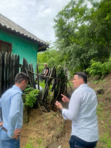 Prefectul de Dolj le-a cerut primarilor localităţilor afectate de inundaţii să întocmească urgent rapoarte cu pagubele materiale produse, pentru a putea solicita ajutor - FOTO