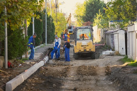 Primarul Sectorului 1 Clotilde Armand anunţă că, la finalul lunii iunie, încep lucrările de asfaltare la primele 10 străzi din programul de reabilitare a infrastructurii rutiere