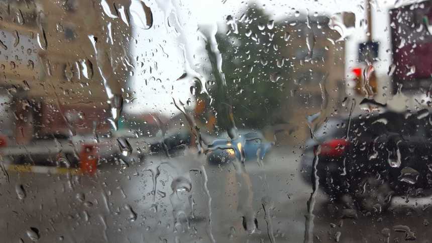 UPDATE - Ploaie torenţială pe A3 Bucureşti-Ploieşti şi A1 Bucureşti-Piteşti / Pericol de acvaplanare, în mai multe localităţi din judeţul Ilfov