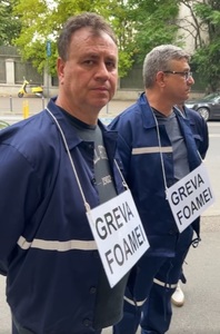 Un deputat USR a protestat în faţa Ministerului Muncii pentru a îl soma pe Marius Budăi să pună în aplicare o deciziei a ÎCCJ prin care minerii şi energeticienii din termocentralele pe bază de cărbune vor putea ieşi anticipat la pensie