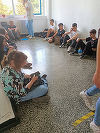 Constanţa: O profesoară refuză încheierea mediilor la clasele a IX-a şi a X-a, motivând că sunt viruşi în catalogul electronic/ Conducerea şcolii a început cercetarea disciplinară / Elevi şi părinţi au încercat să convingă să încheie mediile - FOTO