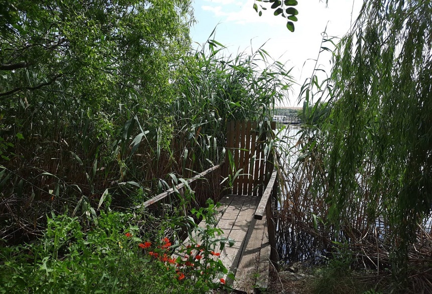Constanţa: Pontoane ilegale, găsite de poliţişti pe malul Canalului Dunăre – Marea Neagră/ Trei persoane sunt cercetate 

