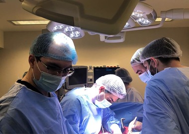 Rinichii şi ficatul unei fetiţe de şase ani care era în moarte cerebrală după un accident rutier, prelevaţi la Iaşi/ Rinichii au fost primit de două tinere, iar ficatul a fost dus în Republica Moldova, unde s-a găsit un pacient compatibil