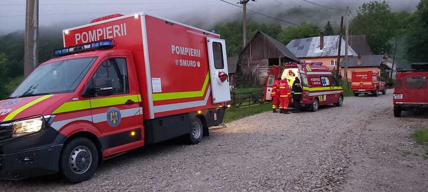 Intervenţie a salvatorilor din Alba după ce mai mulţi turişti au rămas blocaţi pe un traseu montan, afectat în urma ploilor abundente 
