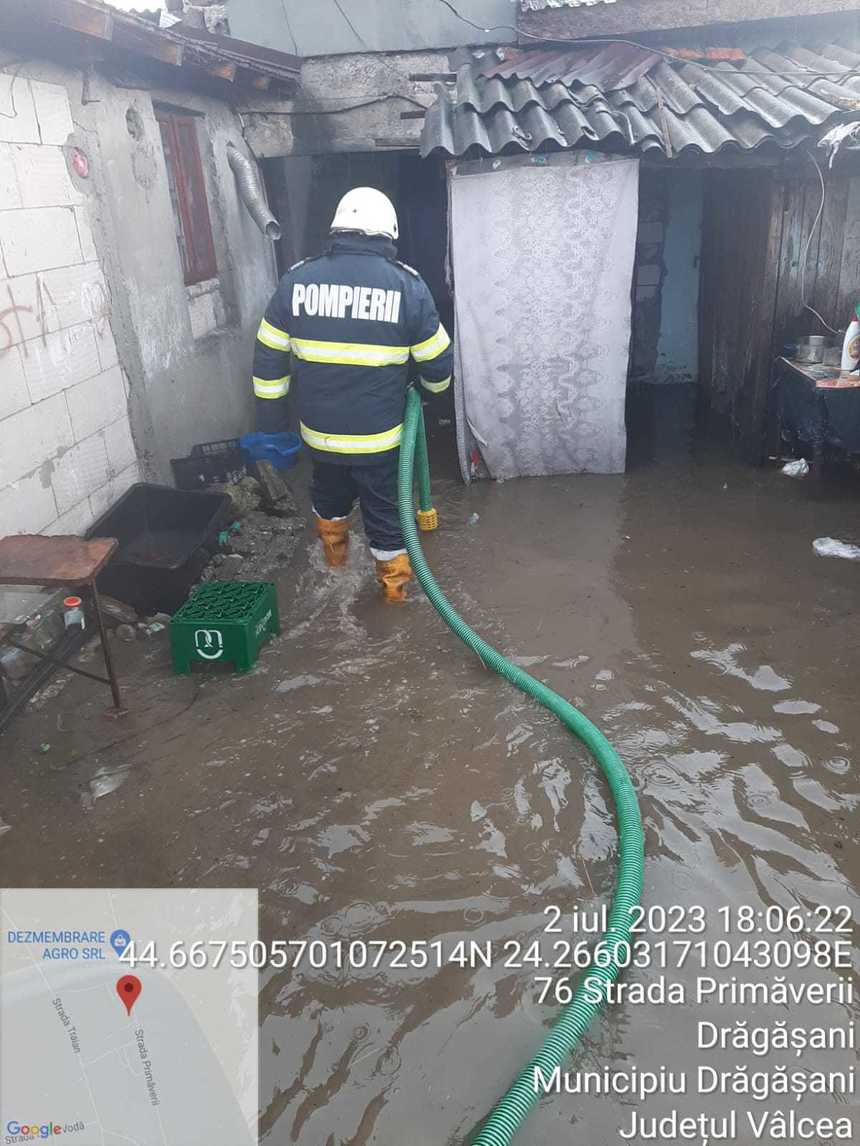 Vâlcea: Inundaţii în localităţile Drăgăşani şi Suteşti. La Suteşti, primarul şi şeful SVSU nu răspund la telefon iar viceprimarul e plecat şi motopompele sunt stricate, arată un document al ISU
