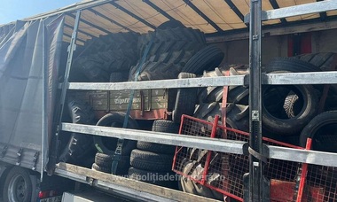 Peste 50 de tone de deşeuri oprite la intrarea în ţară, la graniţa de vest - FOTO
