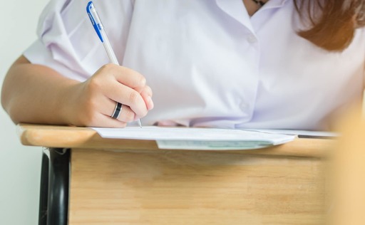 Elevii de la Colegiul din Bucureşti unde zeci de lucrări au fost anulate au promovat examenul la Limba română / Profesor: Au tot dreptul să plece şi să nu se mai întoarcă într-o ţară în care e în permanenţă noapte. Noaptea minţii / Mesaj pentru Ligia Deca


