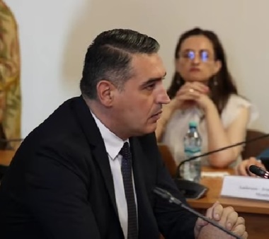 UPDATE - Florian Lixandru, despre situaţia lucrărilor anulate la Colegiul Gheorghe Şincai: Am trimis Corpul de control pentru o verificare / USR: Răspunsurile primite sunt puţine, incomplete şi nu înlătură suspiciunile de fraudă la Bacalaureat