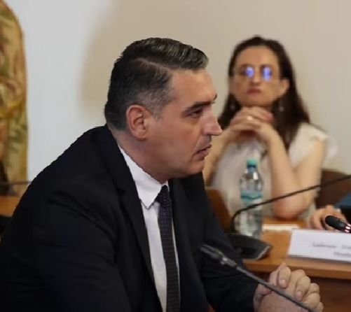 UPDATE - Florian Lixandru, despre situaţia lucrărilor anulate la Colegiul Gheorghe Şincai: Am trimis Corpul de control pentru o verificare / USR: Răspunsurile primite sunt puţine, incomplete şi nu înlătură suspiciunile de fraudă la Bacalaureat