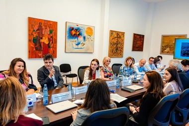 Nicuşor Dan anunţă că a avut o întâlnire cu o delegaţie a Băncii Europene de Investiţii pentru contractarea unor împrumuturi necesare continuării proiectelor de dezvoltare a municipalităţii