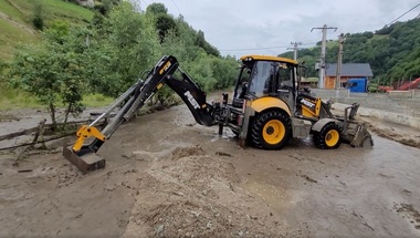 Circulaţie reluată pe DN 73 A, închis din cauza inundaţiilor. A fost redeschisă traficului una dintre benzile de mers - VIDEO