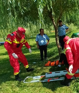 Hunedoara: Un bărbat şi-a fracturat tibia, după ce a căzut în timpul unui zbor cu parapanta / El a fost dus la spital - FOTO