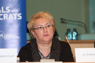 Dosarul centrelor în care bătrâni erau supuşi unor tratamente inumane - Weber: niciodată nu am primit nicio sesizare. E de mirare că nimeni dintre rudelor celor care erau internaţi acolo nu ne-au sesizat niciodată nimic