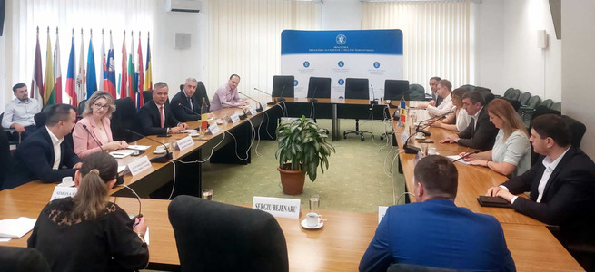 Ministrul Dezvoltării, Adrian Veştea, discuţii cu o delegaţie oficială condusă de Lilian Carp, preşedintele Comisiei Parlamentare Securitate Naţională din Parlamentul Republicii Moldova