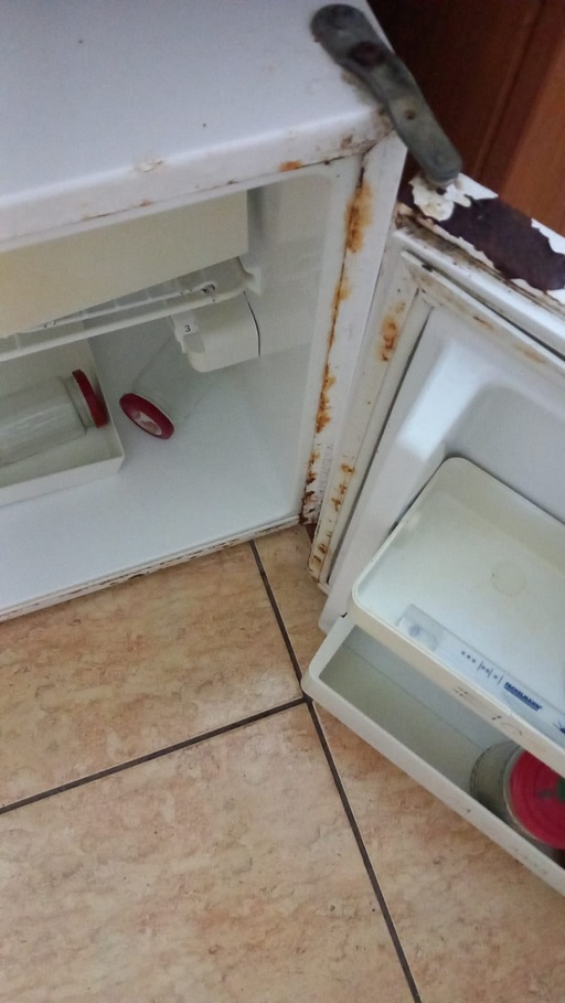 ANPC a anunţat că bucătăria vilei din Costineşti, de unde 21 de turişti au ajuns la spital cu tulburări digestive, va fi închisă/ Printre nereguli: mezeluri şi carne fără elemente de identificare, mizerie, produse ţinute la temperaturi de peste 20 de grade