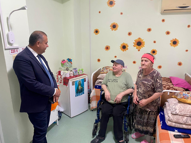 Prefectul de Vrancea dpă controale în centre de îngrijire: Lucrurile sunt într-o schimbare spre bine. Mai sunt nevoi, atât din partea beneficiarilor, cât şi din partea personalului, mai sunt lucruri de făcut, dar nu mi-au fost sesizate probleme grave