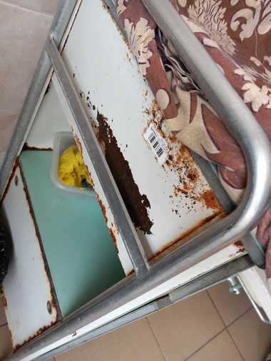 Iaşi: Două centre rezidenţiale au fost sancţionate cu amenzi. Produsele alimentare erau ţinute în condiţii de igienă precară la unul dintre centre, iar clădirea din al doilea centru este degradată
