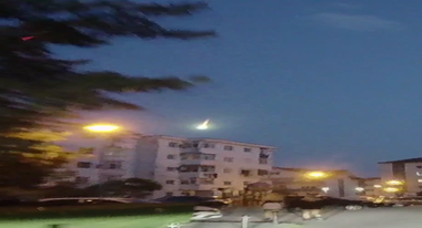 Salvamontiştii din Hunedoara şi Gorj au intrat în alertă după ce o lumină puternică a fost observată pe cer, peste creasta masivului Vâlcan, prima supoziţie fiind un avion cu probleme/ Ulterior, ei şi-au dat seama că a fost un meteorit - VIDEO