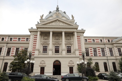 Primii patru vârstnici din cele două azile din Sectorul 5 care nu aveau licenţă au ajuns la Spitalul Colţea. Manager: Pacienţii vor fi internaţi în Secţia de medicină internă, evaluaţi şi stabilit un tratament, îi vom ţine cât partea medicală o impune