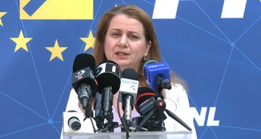 Ligia Deca: Miercuri va avea loc la Palatul Victoria ceremonia de semnare a unor contracte de finanţare destinate dotării unităţilor de învăţământ preuniversitar: Alocarea financiară a apelului este de peste un miliard de euro, o alocare istorică