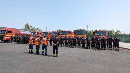 IGSU: Alţi 40 de pompieri români din modulul poziţionat în zona Attica din Grecia, trimişi în Rodos, insulă afectată puternic de incendii