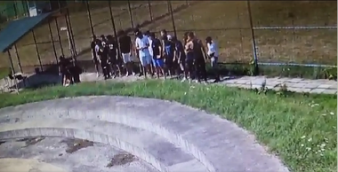 UPDATE - Ministrul Justiţiei anunţă că a depus denunţ penal şi a demis conducerea Centrului educativ Buziaş, unde doi tineri sunt loviţi de poliţişti/ Corpul de control al ministrului, trimis la Buziaş/ Precizările ANP - VIDEO