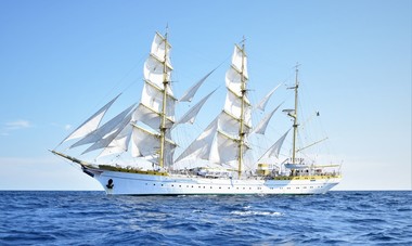 UPDATE - Nava-şcoală „Mircea” revine în Portul Constanţa după o lună de marş în Marea Mediterană / Nava a pornit joi, de la Izmir după o escală de trei zile, timp în care a fost deschisă spre vizitare - FOTO
