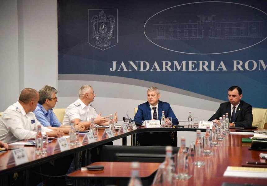 Ministrul Cătălin Predoiu, întâlnire cu şefii Jandarmeriei în care le-a cerut mai multă transparenţă în spaţiul public, pentru „a elimina din start posibile interpretări şi abordări negative”