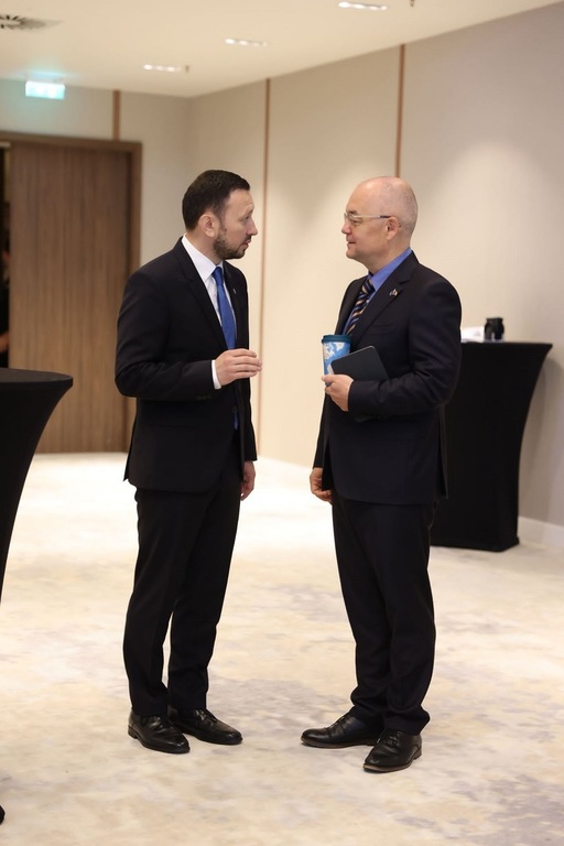 Ministrul Mediului Mircea Fechet: Ne-am angajat să eliminăm din circulaţie un sfert de milion de maşini vechi de peste 15 ani. Investim 240 de milioane de lei în programul RABLA local 

