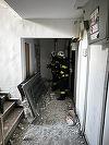 Explozie la un apartament situat pe Şoseaua Berceni din Capitală / 40 de persoane au fost evacuate, iar o femeie de 62 de ani a fost transportată la spital cu arsuri pe faţă - FOTO, VIDEO