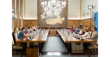 ONG-uri, după întâlnirea cu Ciolacu: Solicităm instituţiilor să-şi facă datoria, să pună la adăpost beneficiarii care cad pradă grupărilor infracţionale şi să-i pedepsească pe toţi cei care au comis infracţiuni