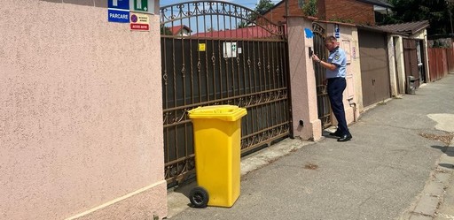 Verificări la un centru rezidenţial din Sectorul 1, unde erau 17 beneficiari / Inspectorii au găsit saltele neigienizate, mobilier deteriorat şi produse alimentare expirate / Centrul, închis temporat între 6 şi 12 luni - FOTO 