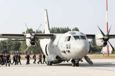UPDATE - România a trimis în Grecia un nou modul specializat de stins incendii de pădure, după o decizie a CNSU / 90 de pompieri au plecat pentru 15 zile, fiind transportaţi cu aeronave ale Ministerului Apărării / Mesajul premierului 

