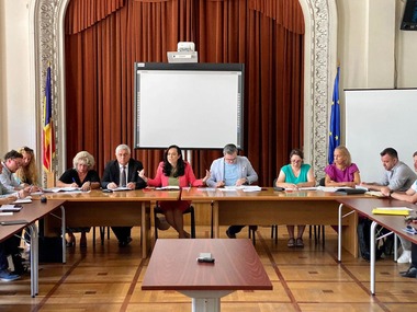 Ministrul Muncii, consultări cu partenerii sociali despre reforma în domeniul salarizării / Simona Bucura-Oprescu: Îmi doresc să rezulte o lege care să contribuie real la creşterea calităţii vieţii