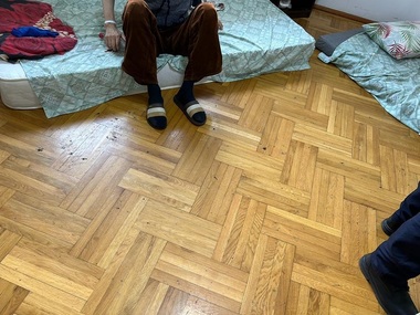 Dosar penal la azilul din Piteşti unde trei beneficiari au fost găsiţi în subsol / Se gătea într-o bucătărie improvizată / Nereguli în acordarea asistenţei medicale / Au fost date mai multe amenzi 


