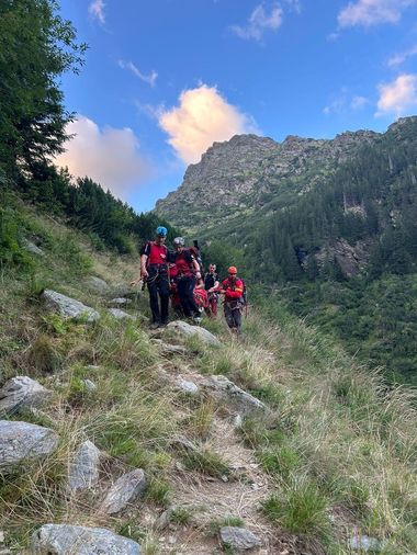 Salvamont Sibiu, intervenţie pentru evacuarea unui turist francez în vârstă de 54 de ani care se află în incapacitate de deplasare, pe Valea Doamnei. Un elicopter a fost solicitat pentru evacuare