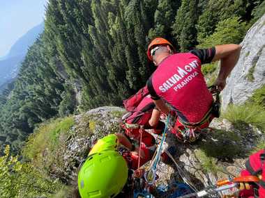 Salvamont Prahova: Un turist a suferit un traumatism sever al membrului inferior, în Valea Seacă dintre Clăi, două echipe de salvatori au plecat spre victimă