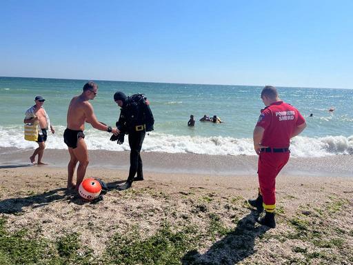Trupul bărbatului dispărut în mare la Eforie Nord, acum două zile, a fost adus de valuri la ţărm - VIDEO